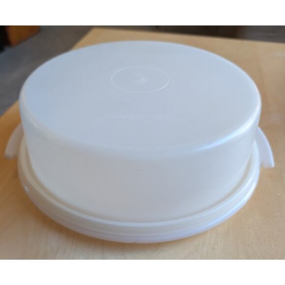 🎃Tupperware Pie Keeper - Picture 1 of 2